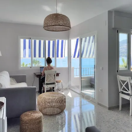 Quiet Beachfront Apartment La Herradura (Granada)