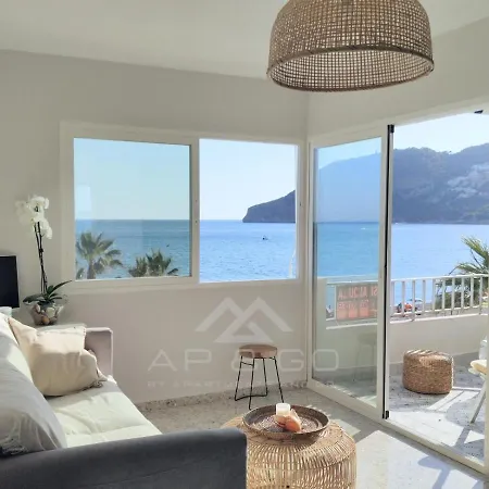 Quiet Beachfront Apartment *