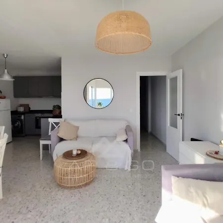 Quiet Beachfront Apartment *